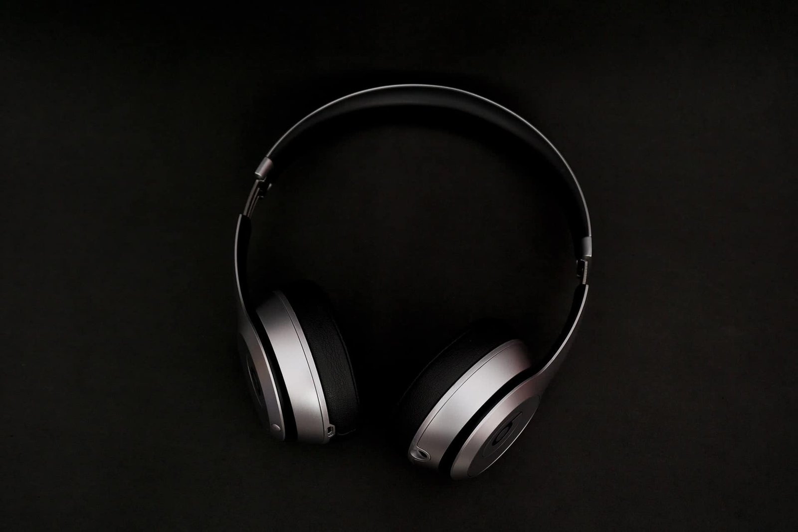 Headphones Will Never Give You the Best Quality - frank septillion Qrspubmx6kE unsplash